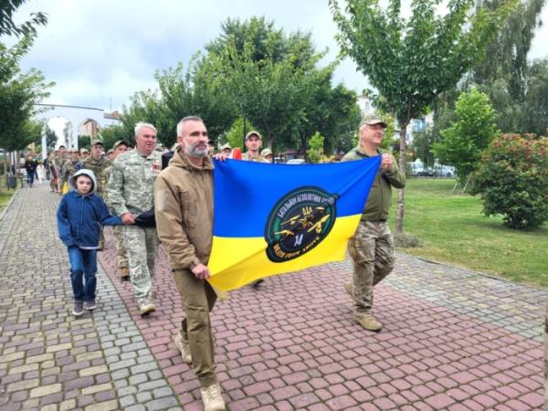 У День Незалежності у Ковелі відбулася хода з прапорами бойових підрозділів та патріотичний флешмоб1