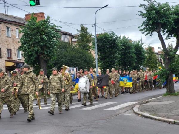 У День Незалежності у Ковелі відбулася хода з прапорами бойових підрозділів та патріотичний флешмоб11