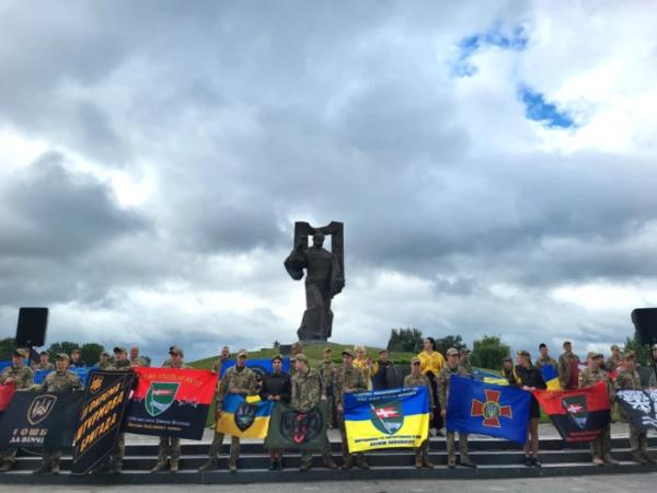 У День Незалежності у Ковелі відбулася хода з прапорами бойових підрозділів та патріотичний флешмоб21