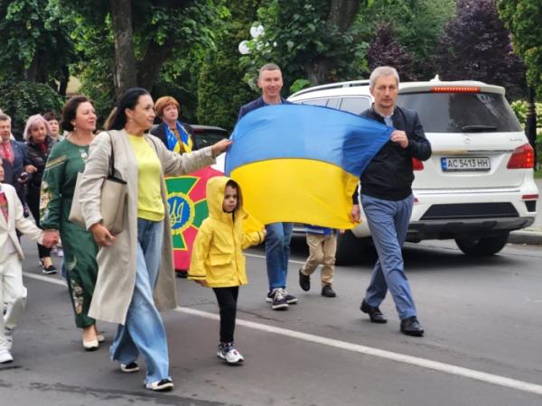 У День Незалежності у Ковелі відбулася хода з прапорами бойових підрозділів та патріотичний флешмоб6