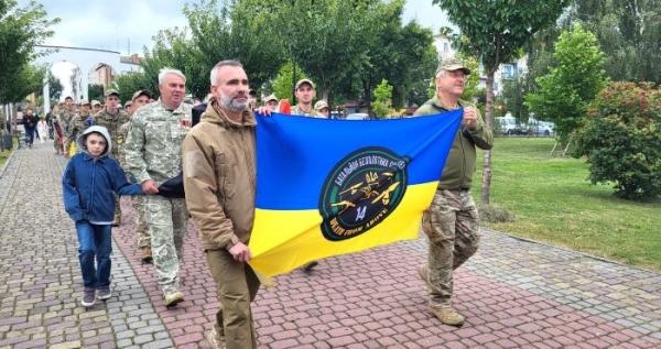 У День Незалежності у Ковелі відбулася хода з прапорами бойових підрозділів та патріотичний флешмоб