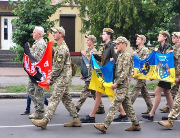У День Незалежності у Ковелі відбулася хода з прапорами бойових підрозділів та патріотичний флешмоб9