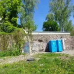 У Луцьку фармацевтична компанія купила з аукціону будівлю громадської вбиральні