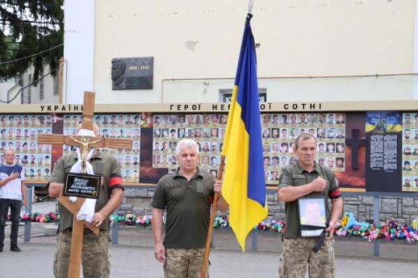 У Луцьку в останню дорогу провели Олексія Бондаря4