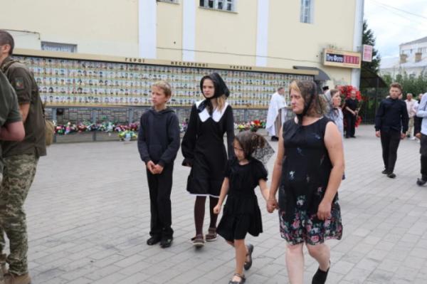 У Луцьку в останню дорогу провели Олексія Бондаря3