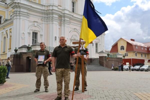 У Луцьку в останню дорогу провели Олексія Бондаря10