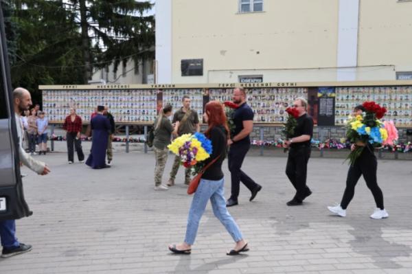 У Луцьку в останню дорогу провели Олексія Бондаря7