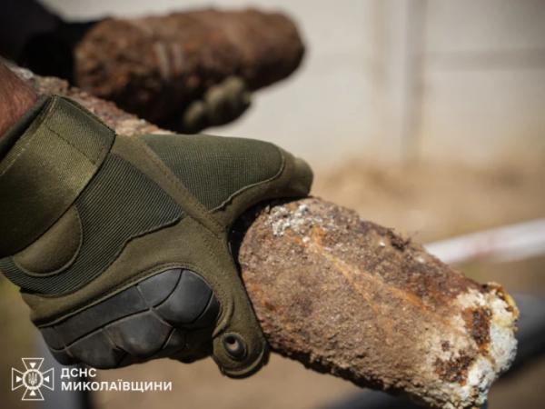 У Миколаєві у дворі приватного будинку знайшли артснаряди Другої світової війни2