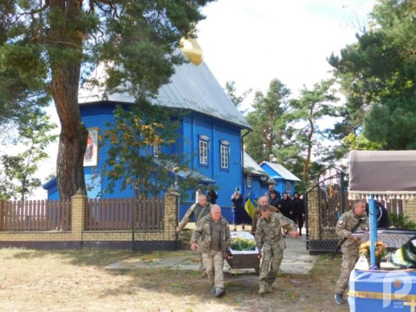 У Новорічиці попрощалися зі захисником України Миколою Шрамовичем10