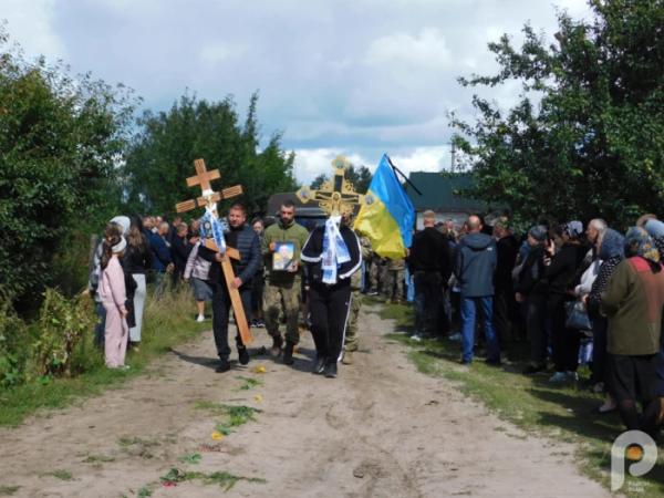 У Новорічиці попрощалися зі захисником України Миколою Шрамовичем11