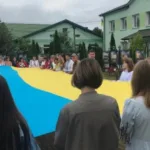 У селі Дубове колишній військовополонений урочисто підняв український прапор