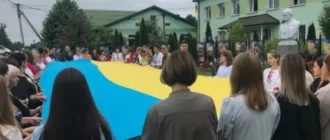 У селі Дубове колишній військовополонений урочисто підняв український прапор
