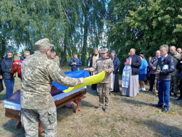 У селі Осьмиговичі попрощалися із захисником Сергієм Гонтарем21
