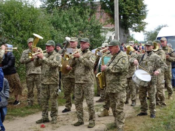 У селі Осьмиговичі попрощалися із захисником Сергієм Гонтарем6