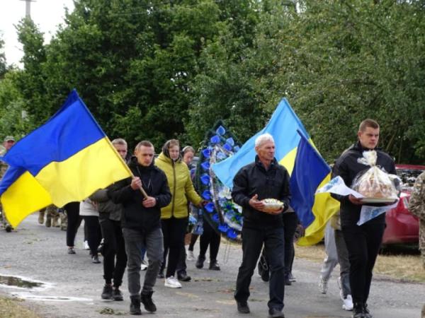 У селі Осьмиговичі попрощалися із захисником Сергієм Гонтарем11
