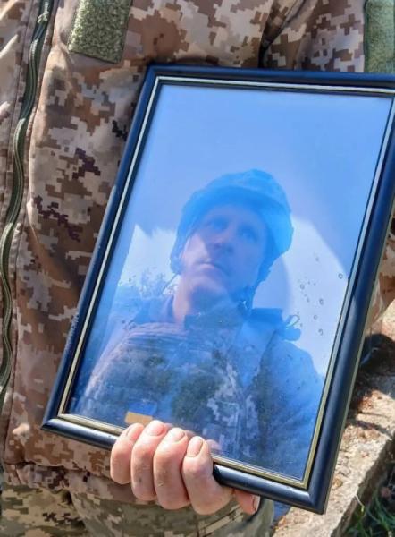 У селі Осьмиговичі попрощалися із захисником Сергієм Гонтарем1
