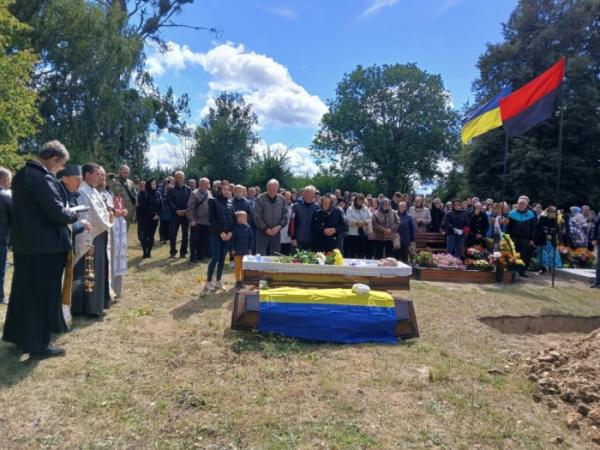 У селі Осьмиговичі попрощалися із захисником Сергієм Гонтарем15