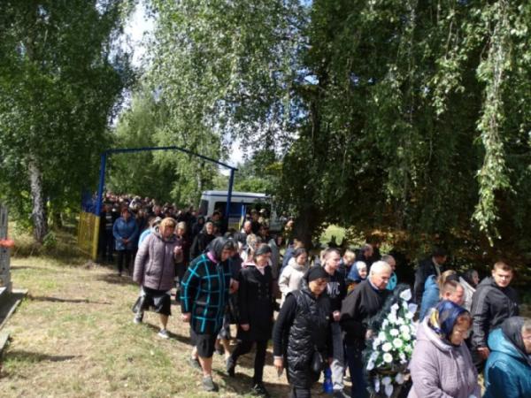 У селі Осьмиговичі попрощалися із захисником Сергієм Гонтарем12