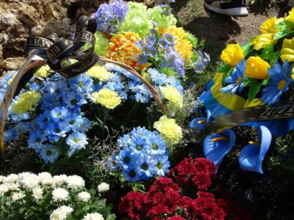 У селі Осьмиговичі попрощалися із захисником Сергієм Гонтарем13