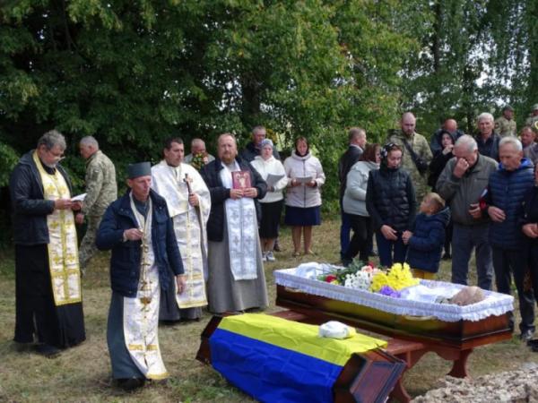 У селі Осьмиговичі попрощалися із захисником Сергієм Гонтарем19