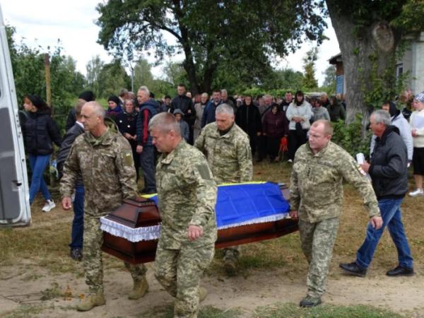 У селі Осьмиговичі попрощалися із захисником Сергієм Гонтарем7