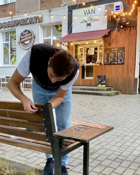 У Шептицькому з'явилися лавочки з нагадуванням про захисників10