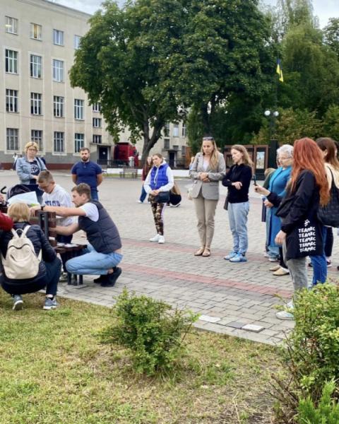 У Шептицькому з'явилися лавочки з нагадуванням про захисників8