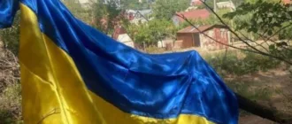 Українські прапори у Генічеську та Новій Каховці: акція руху «Жовта Стрічка» до Дня Прапора