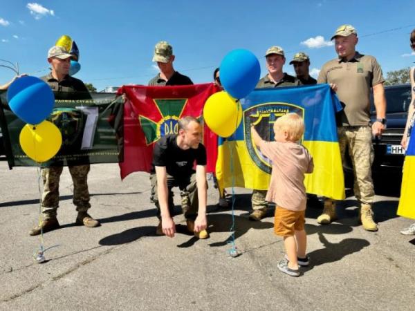 В Ізмаїл повернувся останній із захисників Зміїного, які перебували в полоні3