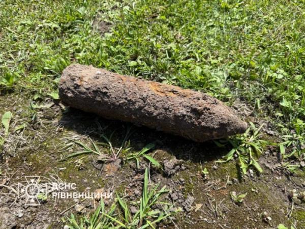 В Острозі під час земляних робіт знайшли старий артилерійський снаряд2