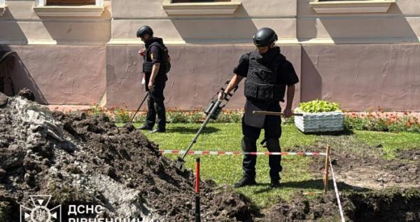 В Острозі під час земляних робіт знайшли старий артилерійський снаряд