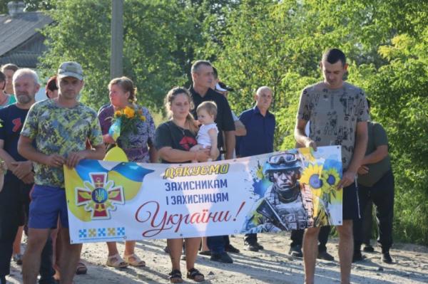 Вишнівська громада зустріла свого воїна з російського полону10