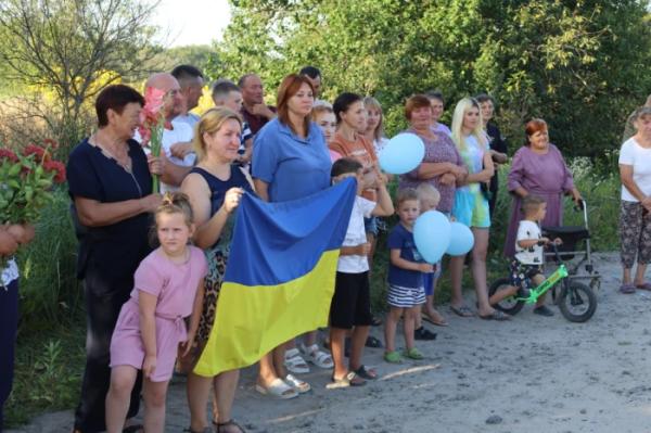 Вишнівська громада зустріла свого воїна з російського полону4