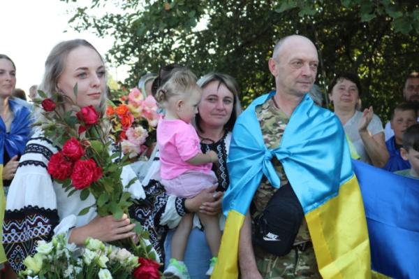 Вітаємо вдома: Горохівська громада зустріла з полону захисника Ігоря Жуковського13