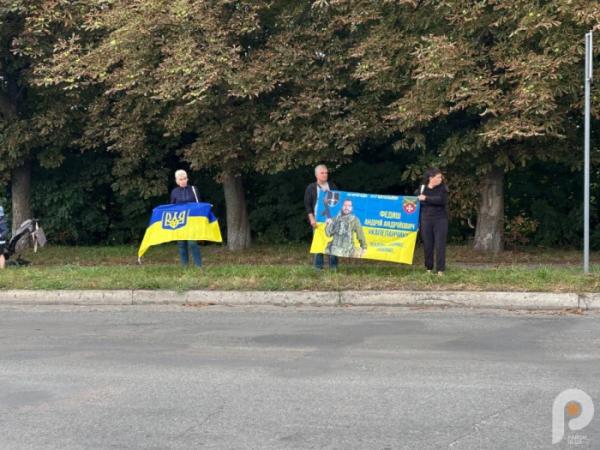 «Зниклі безвісти, але не забуті»: у Шептицькому рідні зниклих безвісти та полонених захисників зібралися на мовчазну акцію5