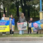 «Зниклі безвісти, але не забуті»: у Шептицькому рідні зниклих безвісти та полонених захисників зібралися на мовчазну акцію
