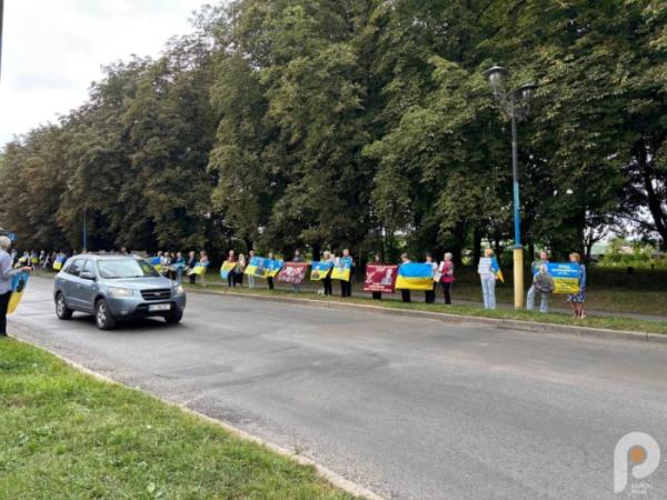 «Зниклі безвісти, але не забуті»: у Шептицькому рідні зниклих безвісти та полонених захисників зібралися на мовчазну акцію10