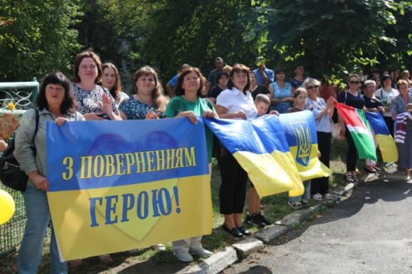 Горохівська громада зустріла воїна Олександра Риверу, який повернувся з полону5