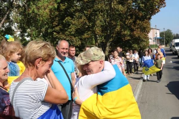 Горохівська громада зустріла воїна Олександра Риверу, який повернувся з полону9