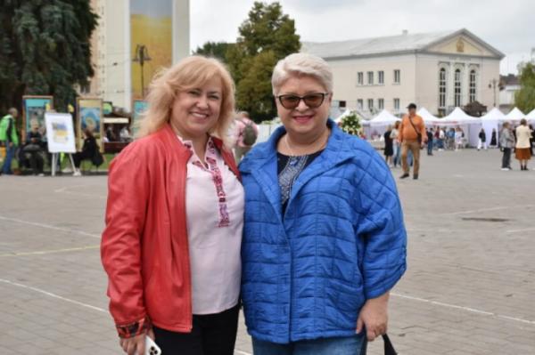 Із нагоди 940-річчя міста Луцька учасники флешмобу створили цифру 94010