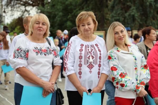 Із нагоди 940-річчя міста Луцька учасники флешмобу створили цифру 94013