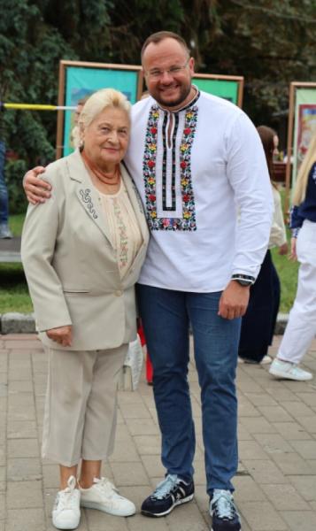Із нагоди 940-річчя міста Луцька учасники флешмобу створили цифру 9406