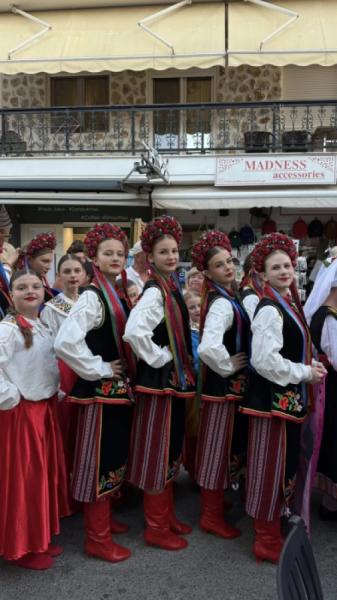 «Ми — Україна, і ми звучимо голосно!»: надбужанська «Плеяда» з тріумфом представила Україну в Греції5