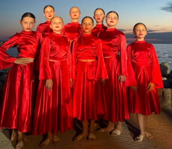 «Ми — Україна, і ми звучимо голосно!»: надбужанська «Плеяда» з тріумфом представила Україну в Греції1