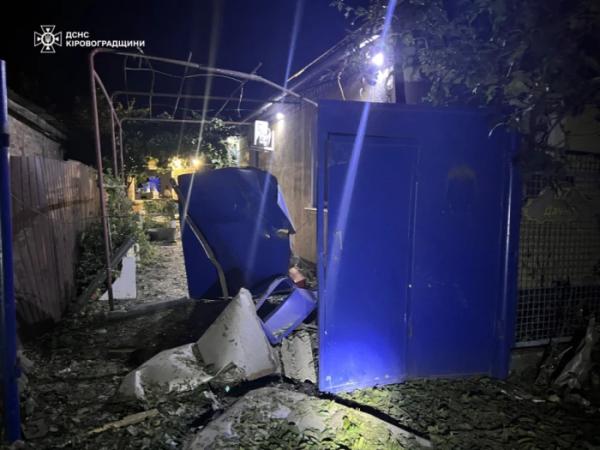 На Кіровоградщині на ліквідації наслідків ворожої атаки працюють 68 рятувальників та 16 одиниць техніки3