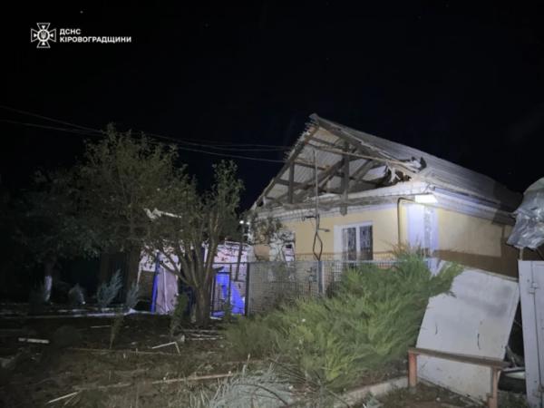 На Кіровоградщині на ліквідації наслідків ворожої атаки працюють 68 рятувальників та 16 одиниць техніки2