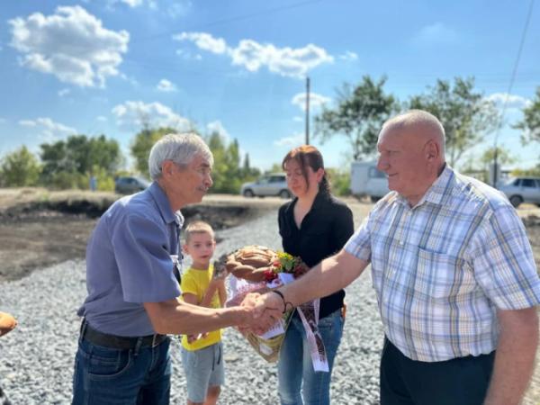 На Миколаївщині родинам переселенців вручили ключі від модульних будинків1