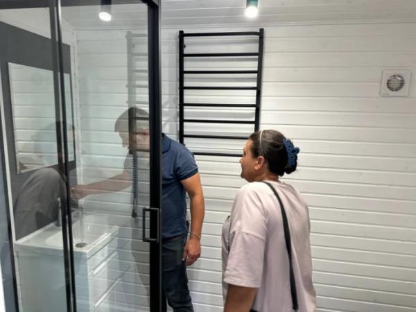 На Миколаївщині родинам переселенців вручили ключі від модульних будинків4