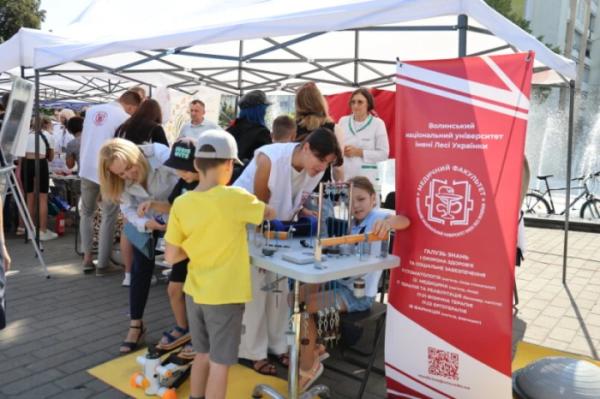Робототехніка, дрони та досліди: у Луцьку – XІ Наукові пікніки10