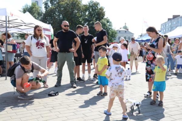 Робототехніка, дрони та досліди: у Луцьку – XІ Наукові пікніки26